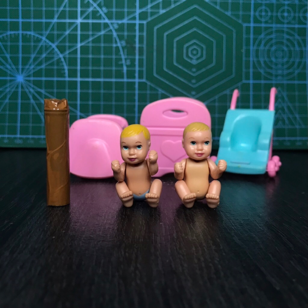 Caucasian Barbie Baby No Diaper & Blue Diaper Figure Set Mattel 2002 Vintage RARE Pregnant Midge Hap