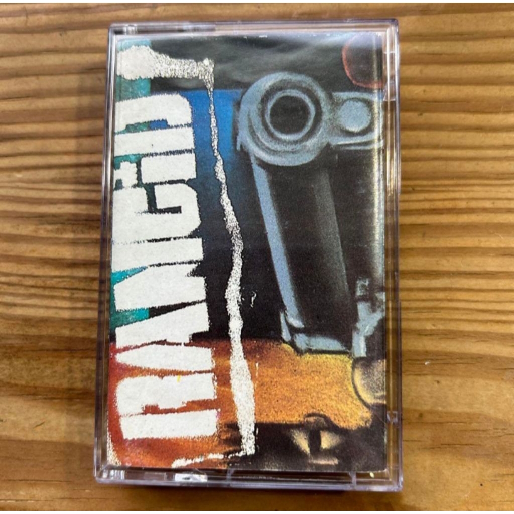 kaset pita musik dari band punk rock Rancid