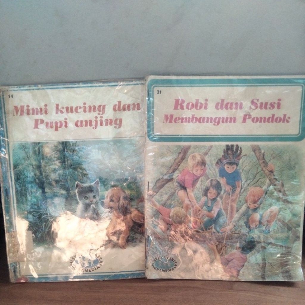 MIMI KUCING DAN PAPI ANJING,ROBI DAN SUSI MEMBANGUN PONDOK.