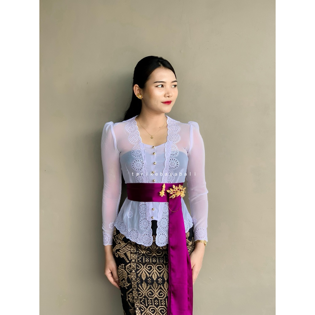 Kebaya jadi bordir spesial warna putih jaritan rapi