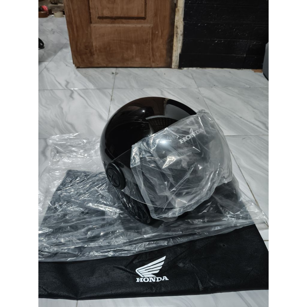 helm scoopy hitam