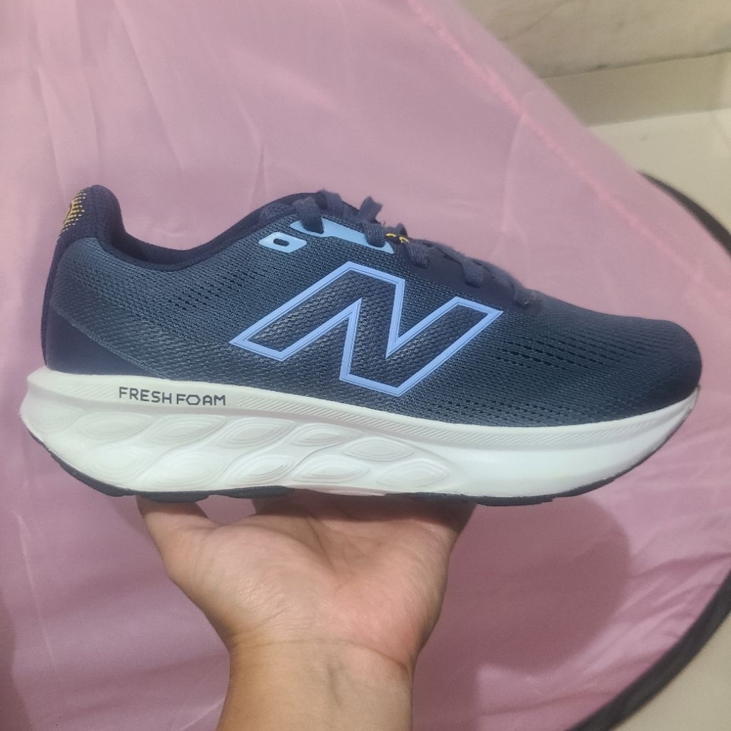 NB00NG 520 sepatu running size 41,5