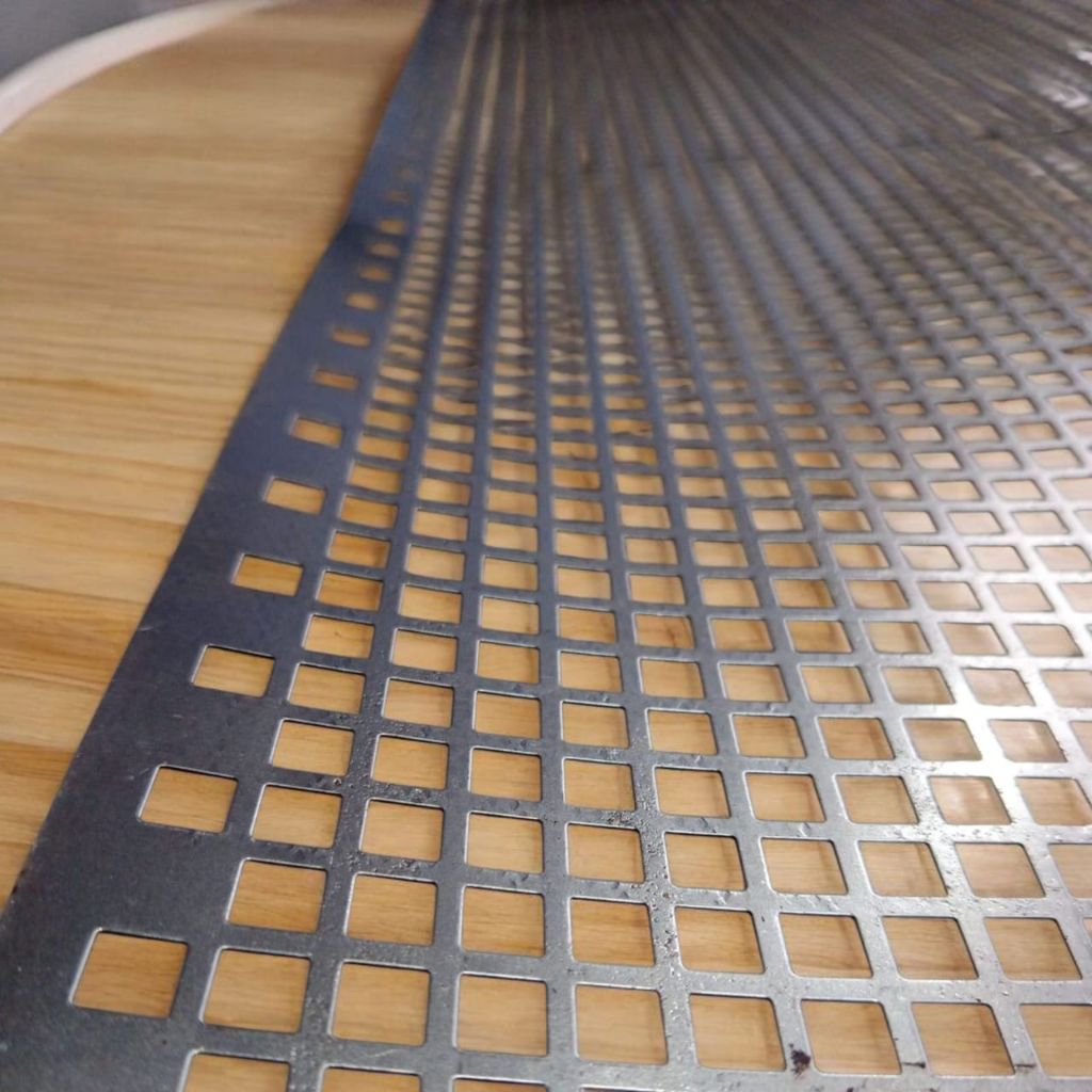 Ram/ gril box Speaker kotak lubang 10mm tebal 0,8mm 100x40 dan 100x50cm