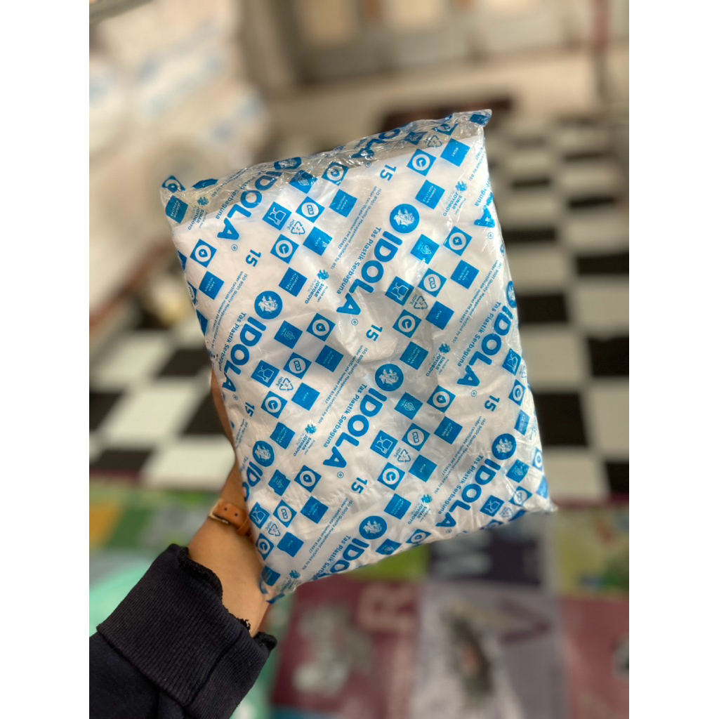 Plastik transparan Idola