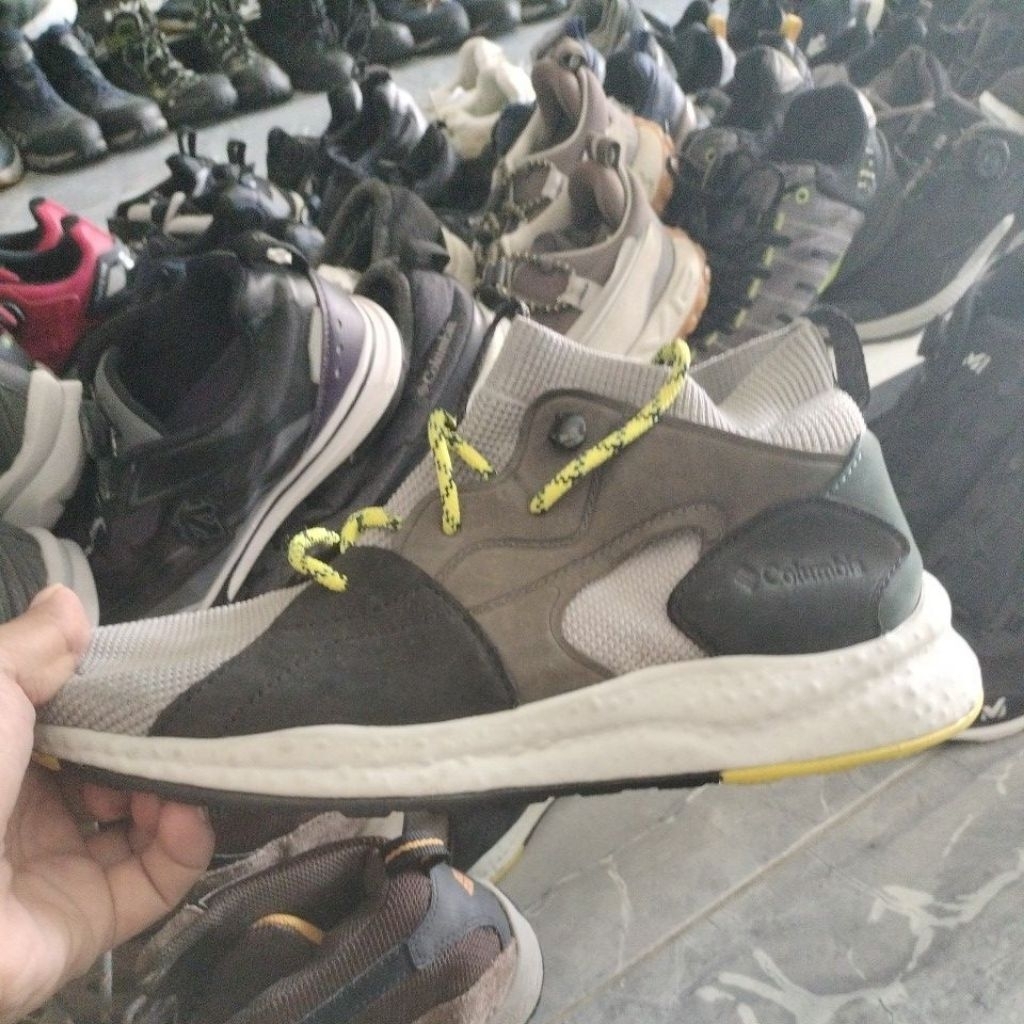 SEPATU AUTDOOR SECOND ORIGINAL COLUMBIA