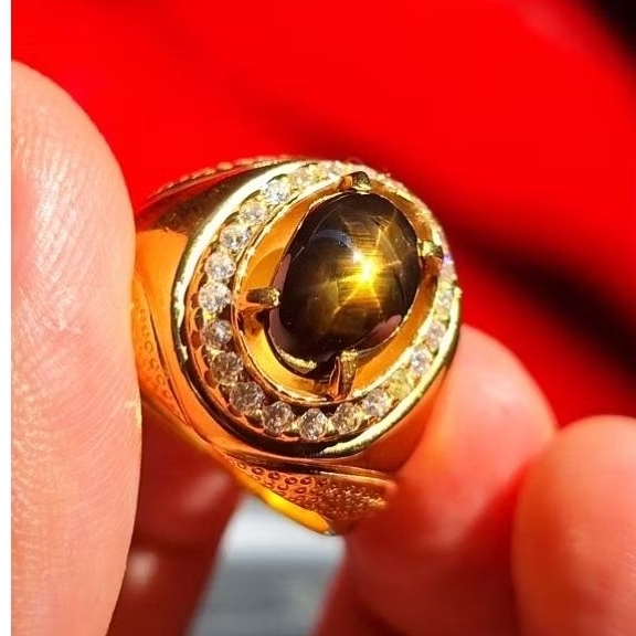 Golden star sapphire / Bangsing golden wulung