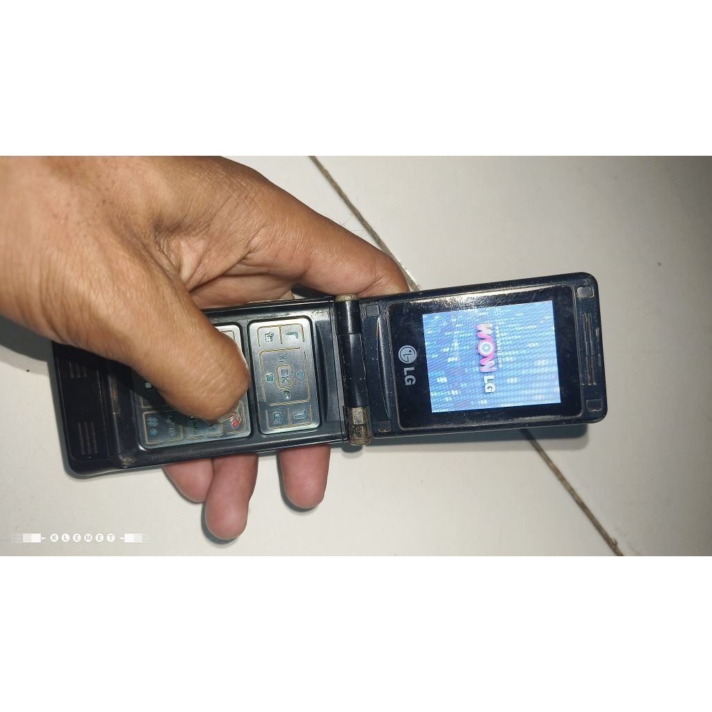 Hp jadul LG P7200