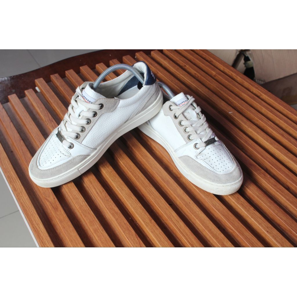 Sepatu sneakers keren brand mahal sayang minus sedikit" Superdry" upper kulit sinte outsole. keras. 