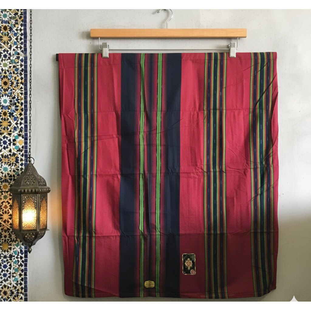 Sarung Tenun Wadimor Motif Manik-Manik