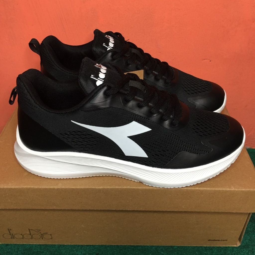 Sepatu Pria Diadora HELIOS Hitam Original