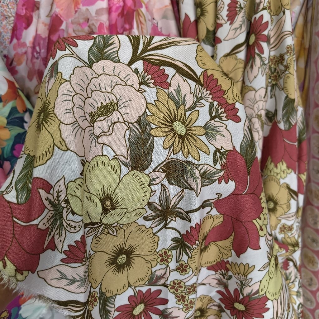 KAIN RAYON VISCOSE PREMIUM MOTIF BUNGA BESAR - KAIN RAYON MOTIF KEMBANG BESAR HARGA PERSETENGAH METE