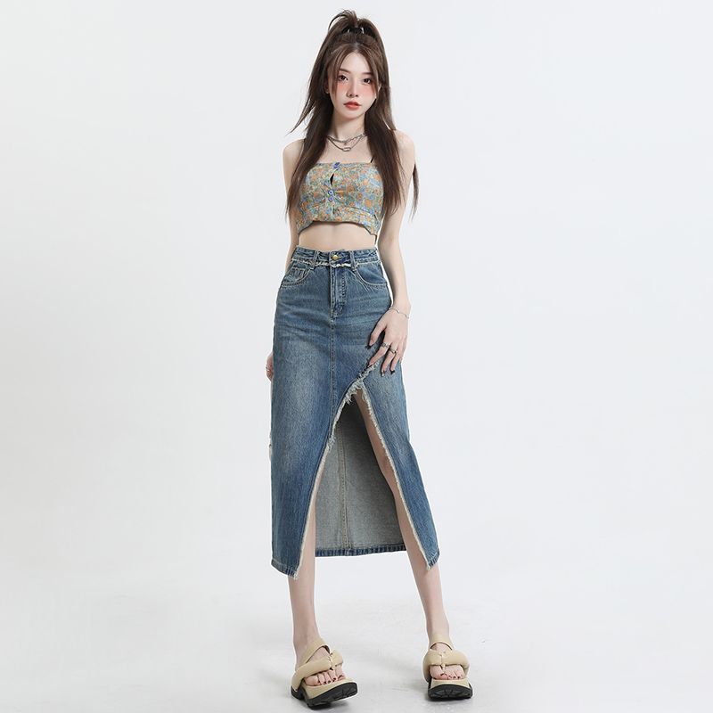 Rok Jeans Panjang Wanita dengan Slit Luar Biasa, Gaya Kekinian