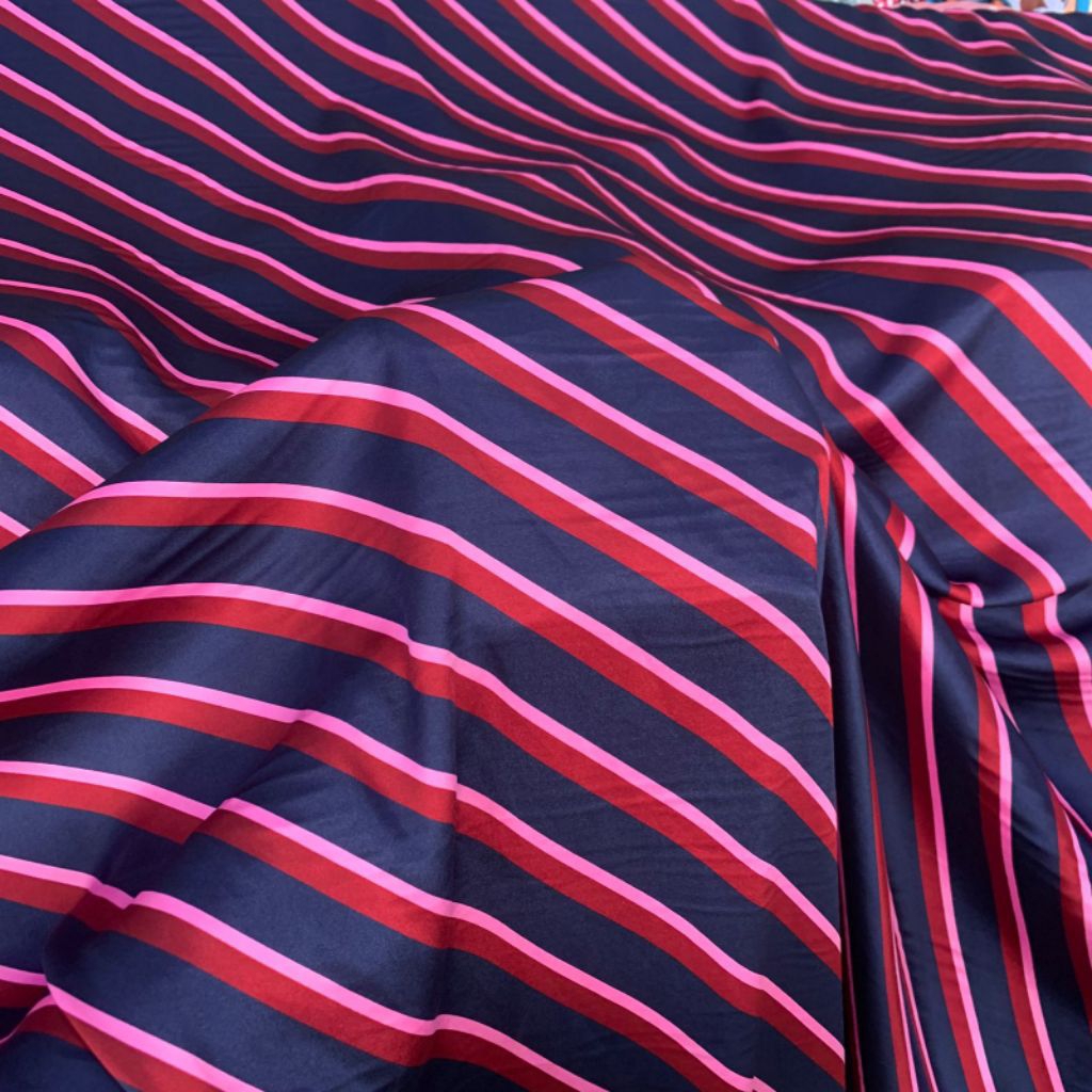 kain satin silk salur miring - kain silk motif salur - kain silk premium