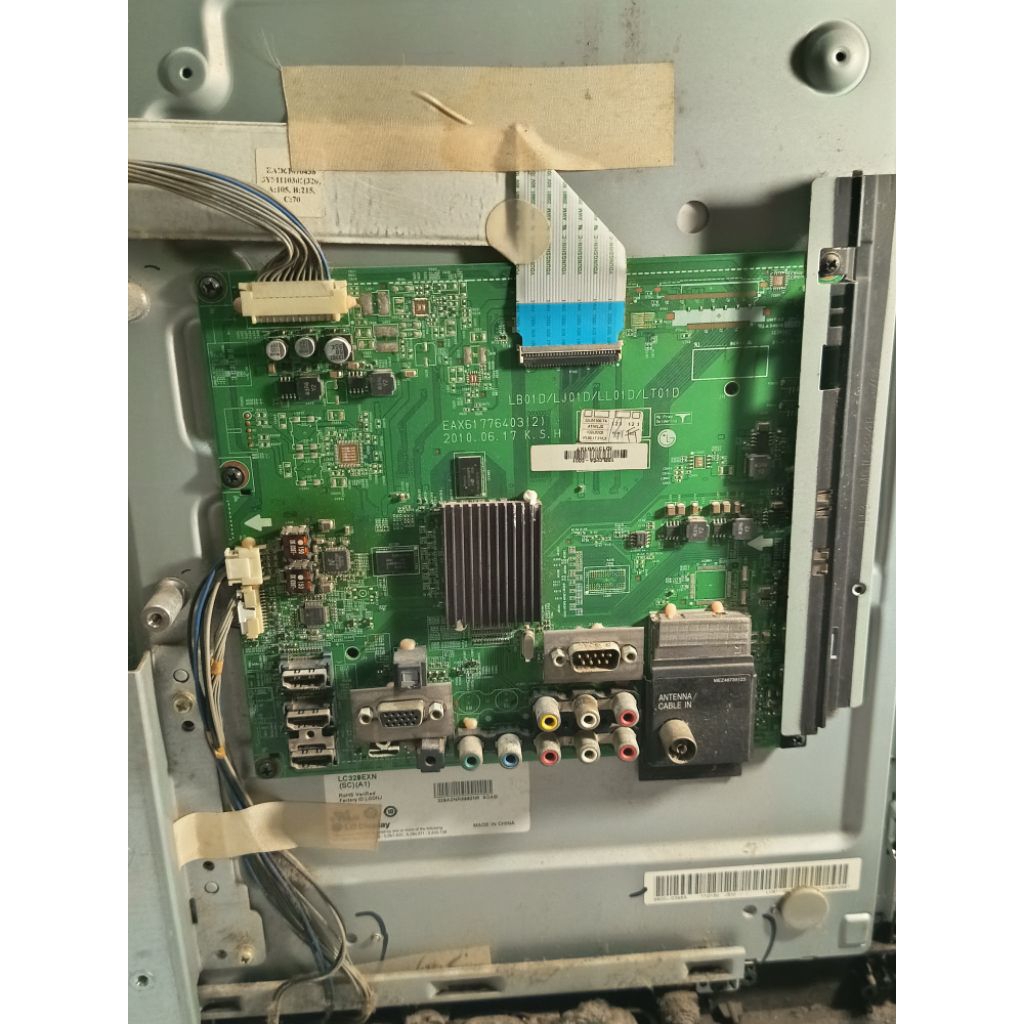 mainboard tv LG 32le5300 kondisi ok dari panel garis bawah