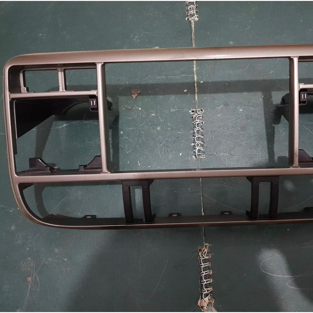 Frame panel tengah dashboard headunit Nissan Xtrail T30
