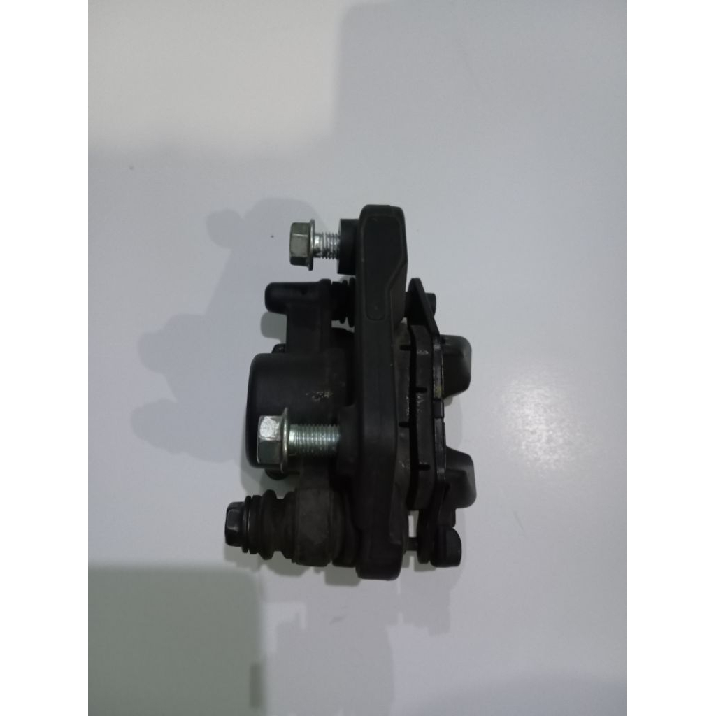 caliper kaliper belakang Yamaha Xmax 250 original copotan