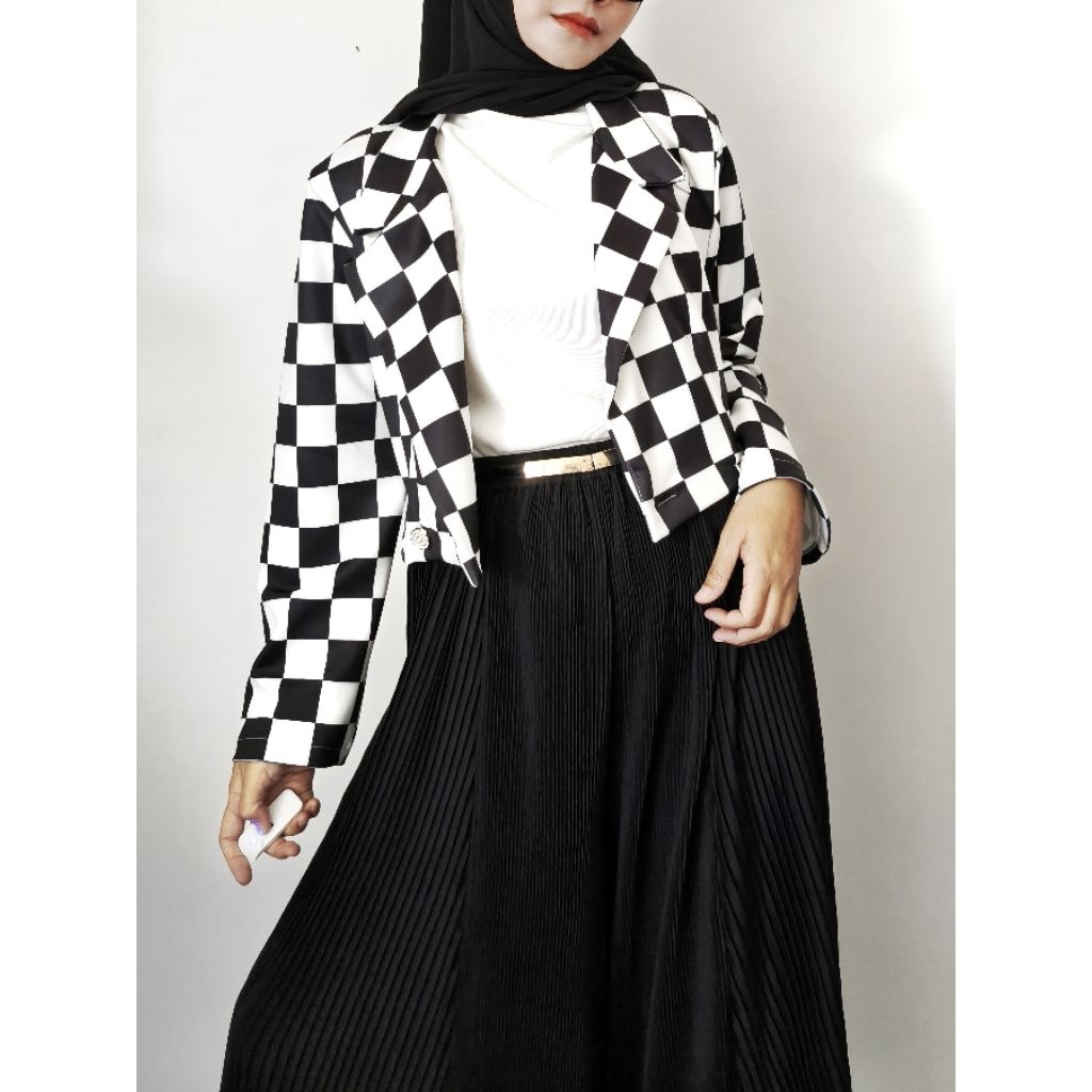 minimalistyle - RUBY Blazer Checkered Outer Catur Kotak Hitam Putih Semi Crop Wanita Elegan