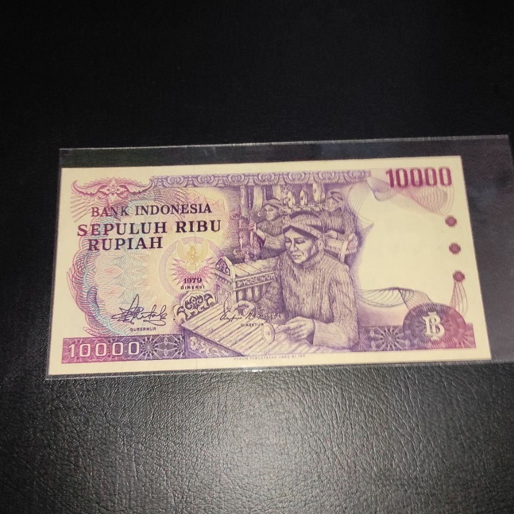 10000 rupiah gamelan tahun 1979 UNC