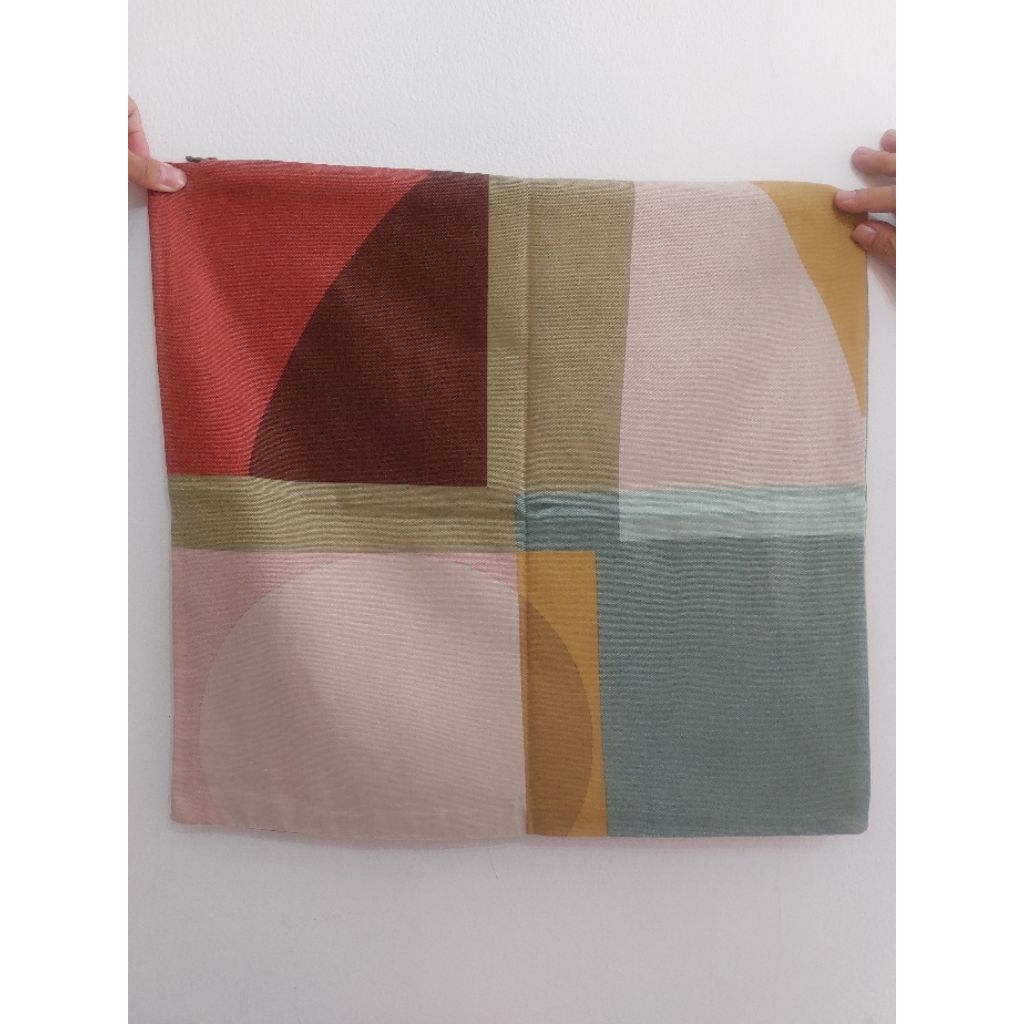 Sarung bantal sofa ikea