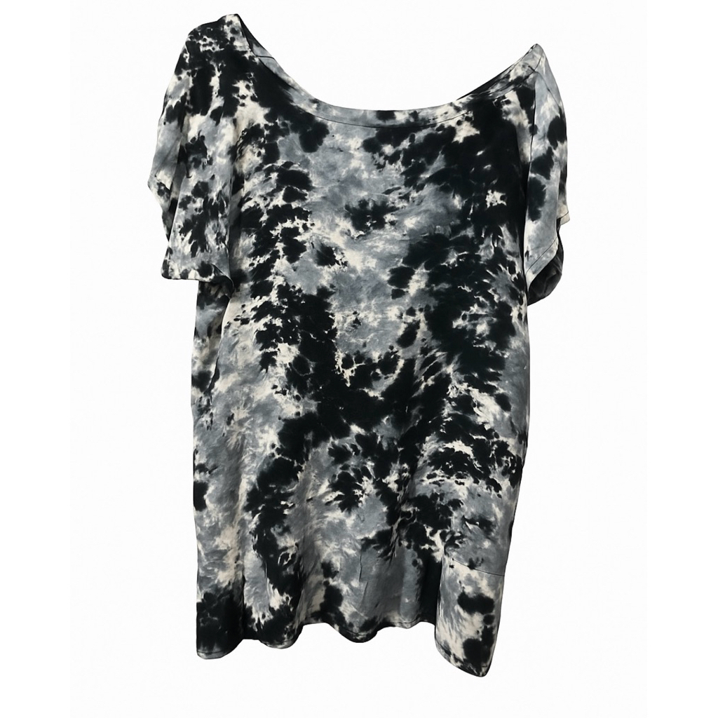 kaos tie-dye hitam putih