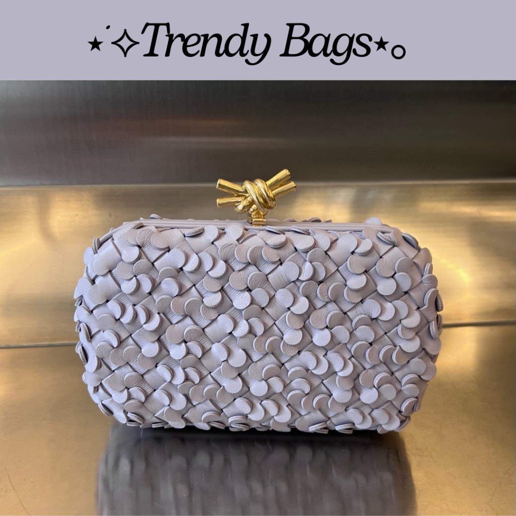 Pre Order Tas Pesta Wanita Desain Kelopak Bunga Kulit Lembut Sentuhan Mewah Detail Logam Elegan Gaya