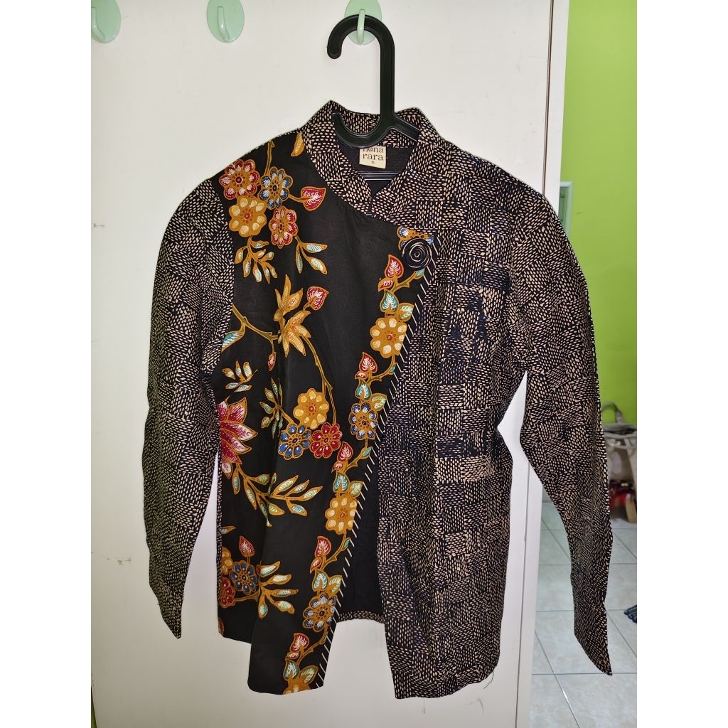 Preloved Blouse Batik Wanita Nona Rara Cahaya Long Encim Cemani