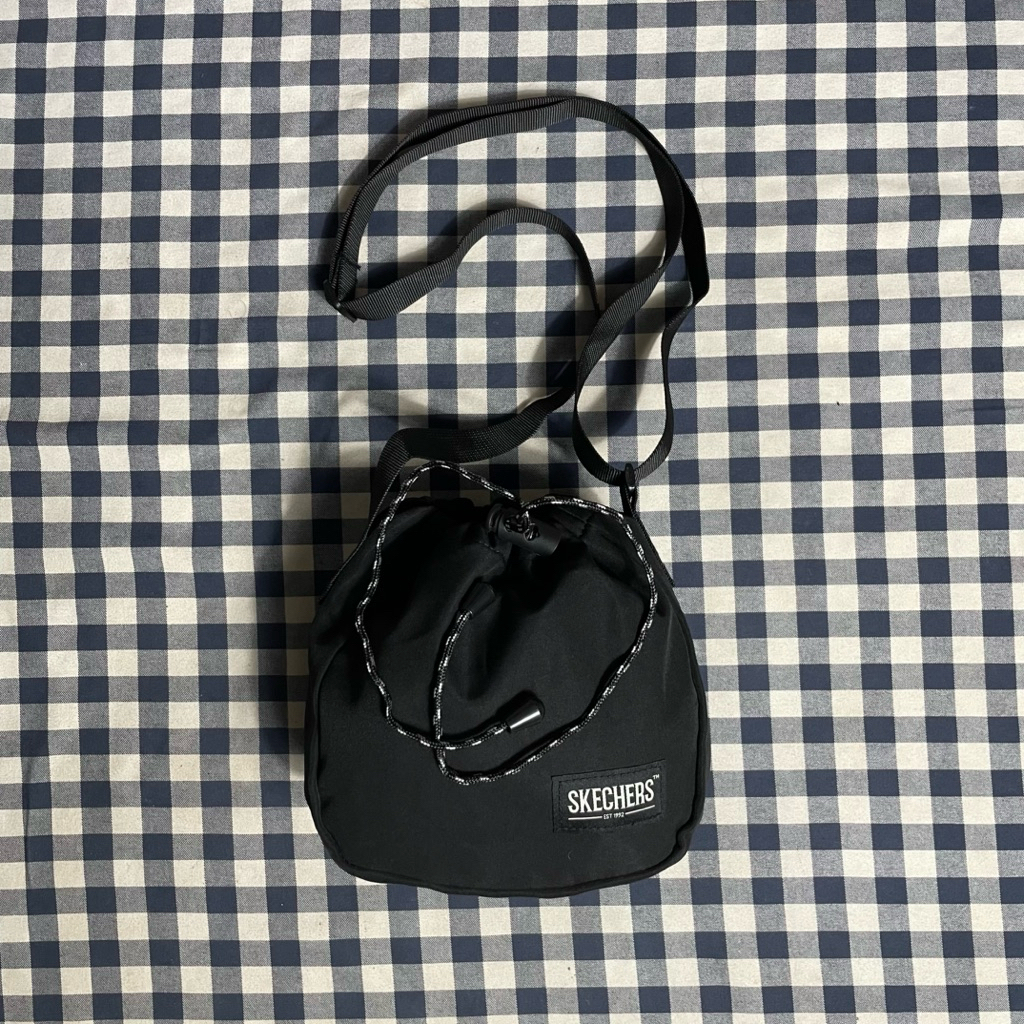 Mini Sling bag / Tas slempang kecil SKECHERS original warna hitam