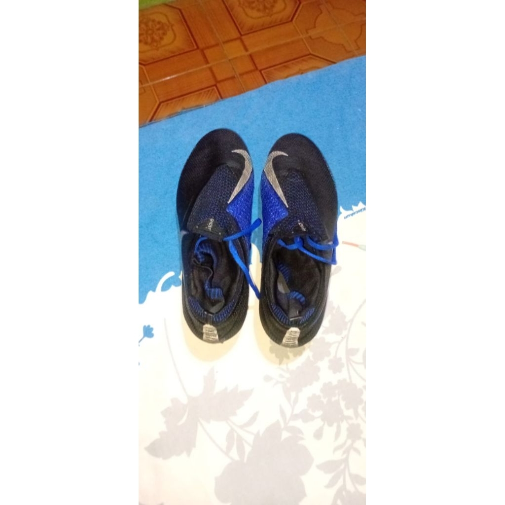 sepatu bola nike