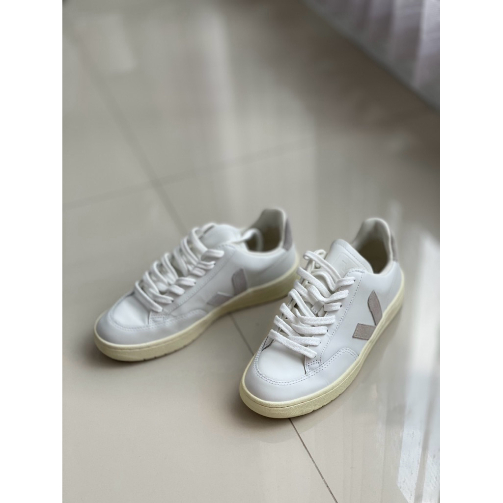 (Preloved) Veja V-12 Leather