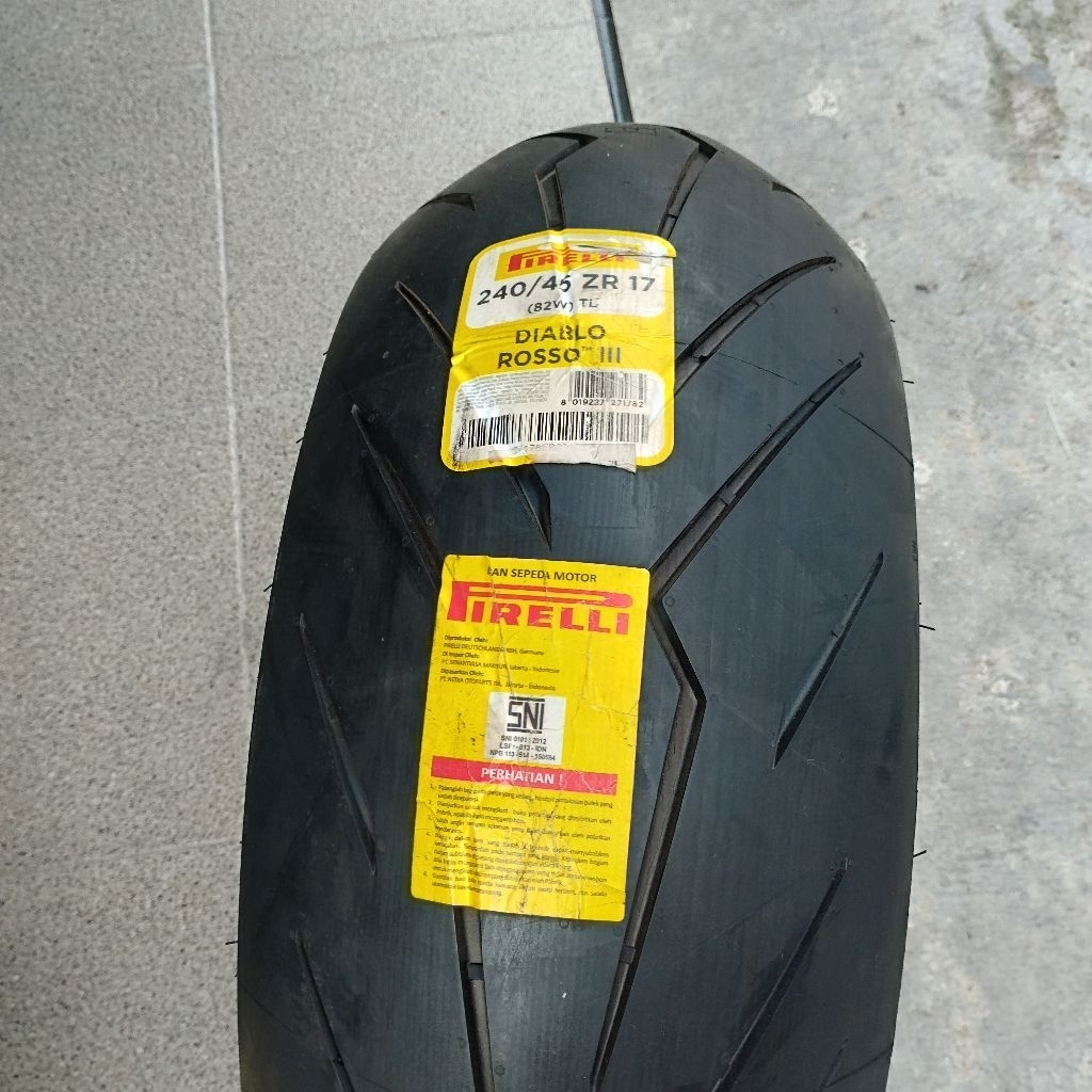 Ban luar pirelli 240/46 ZR 17 Diablo rosso lll