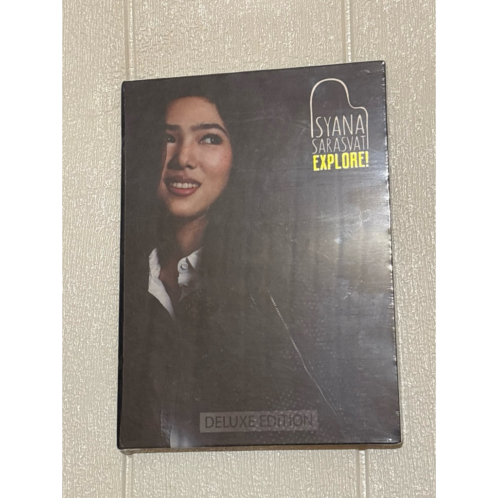CD ALBUM ISYANA SARASVATI EXPLORE DELUXE EDITION ORIGINAL