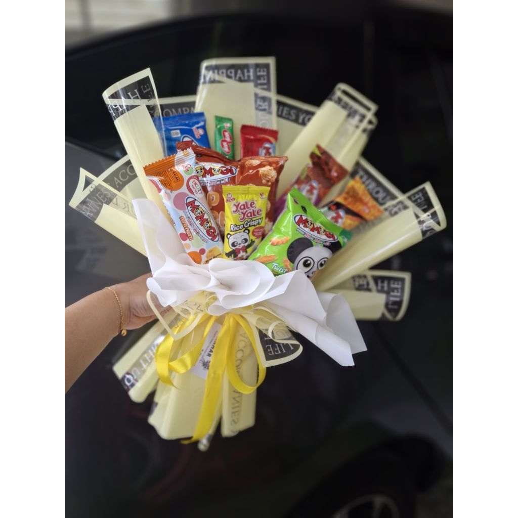 MOMOGI SNACK BUKET/ BUKET SNACK/ SNACK BUCKET/ BUKET ULTAH/ BUKET WISUDA/ BUKET GRADUATION