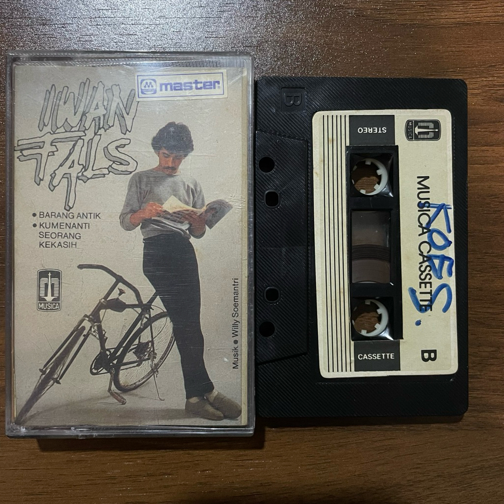 Kaset pita - Iwan Fals - Barang Antik / Ku Menanti Seorang Kekasih