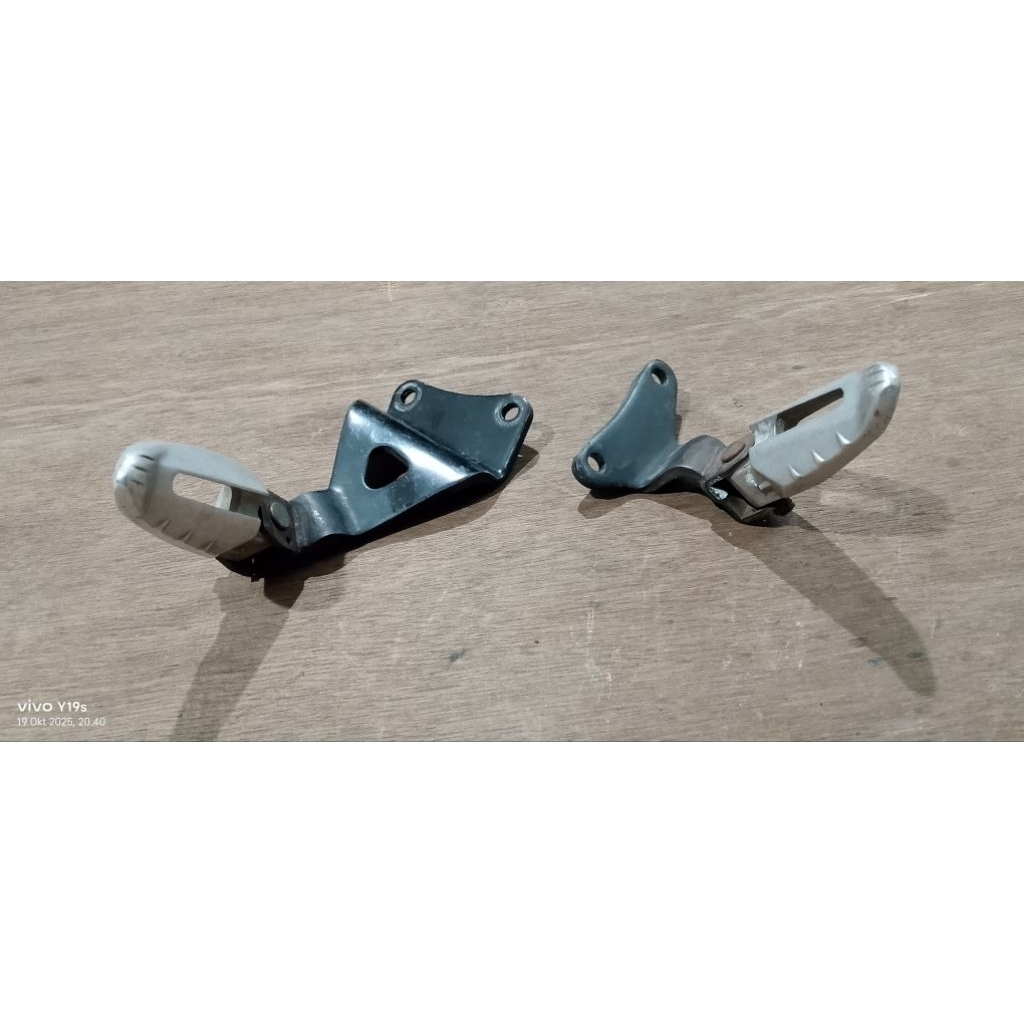 Footstep Postep Step Pijakan Belakang Yamaha Mio Sporty Smile Ori Copotan Motor