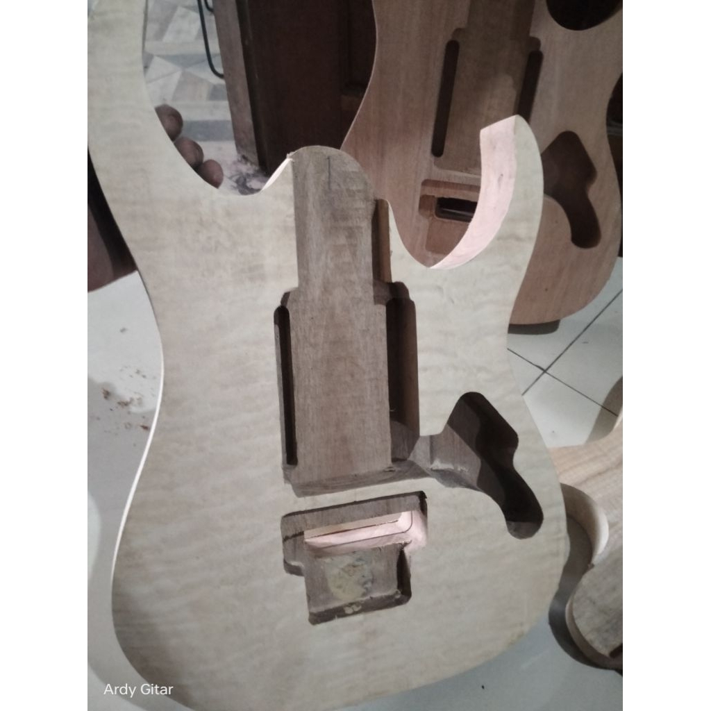 Body Gitar Ibanez RG  Piguard unfinish