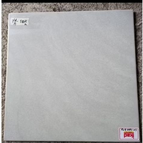 keramik 40 x 40 matt grey