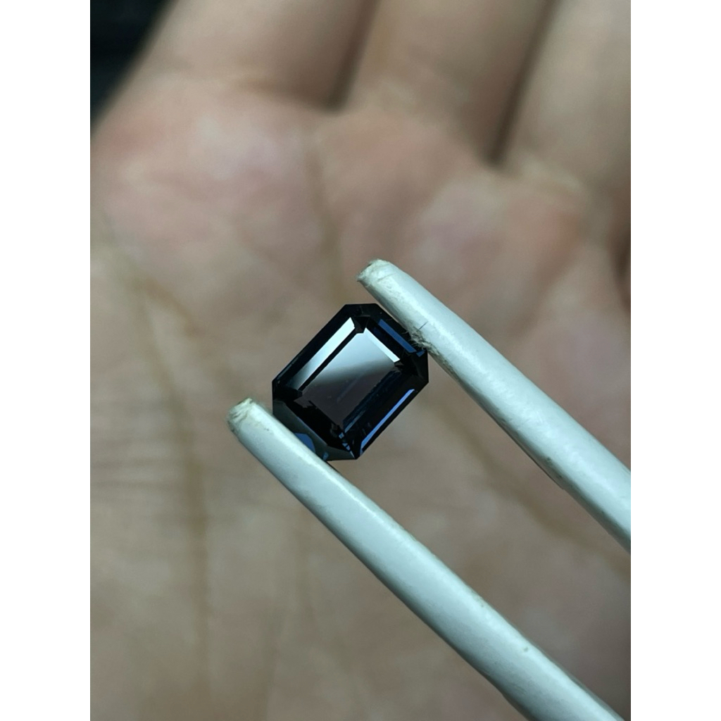 NATURAL BLUE SPINEL LOUPE CLEAN