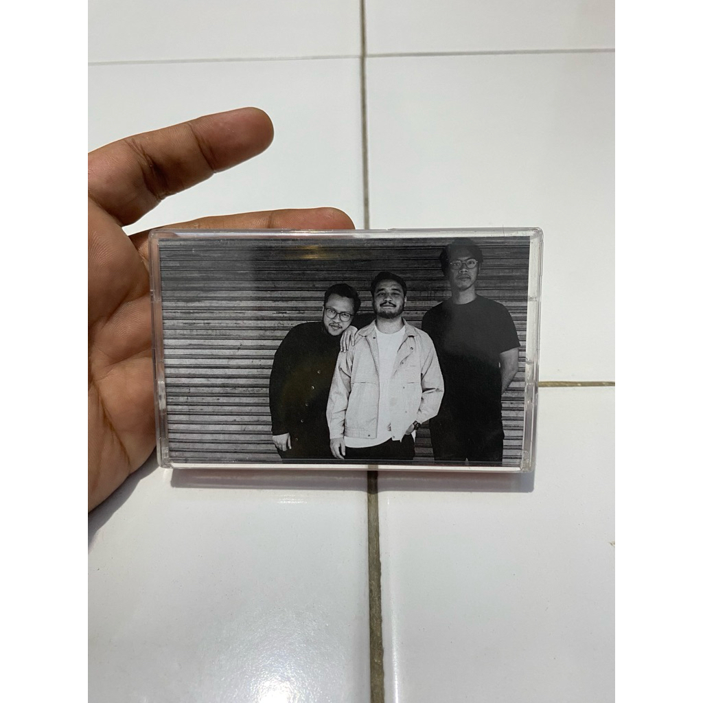 Kaset Perunggu - Pendar
