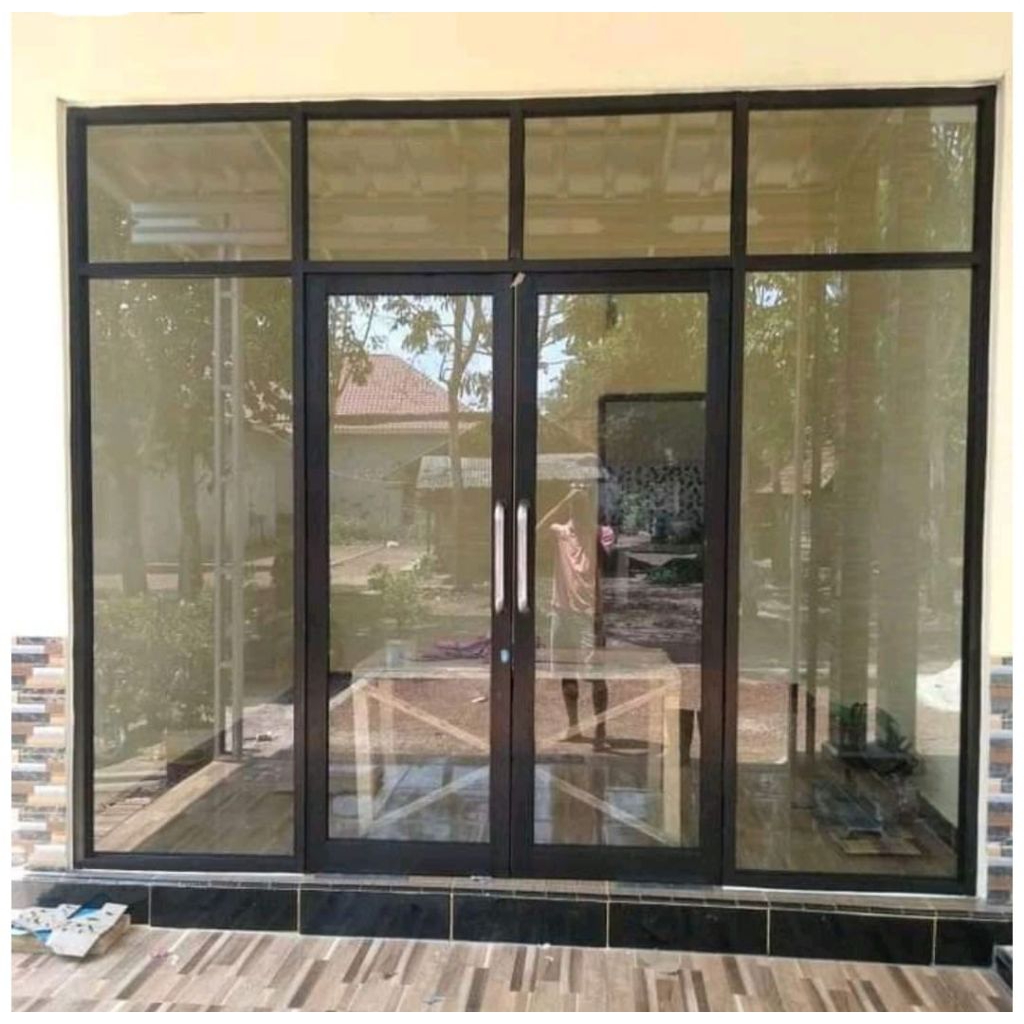 Pintu swing Aluminium kaca