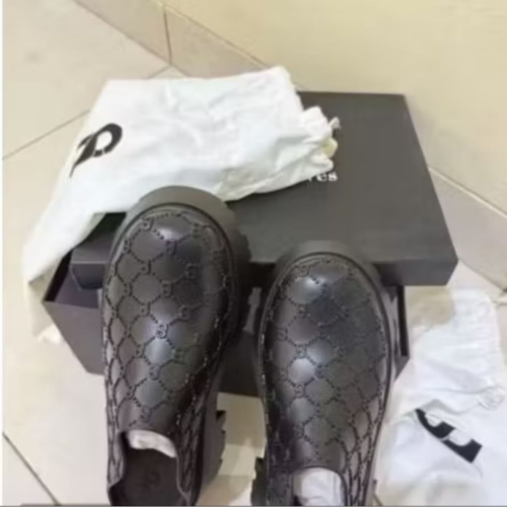 Buttonscarves sandal