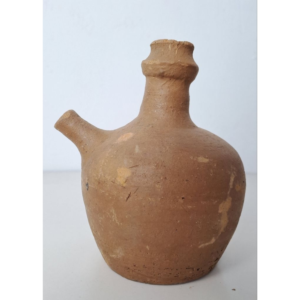 Kendi tanah liat kecil