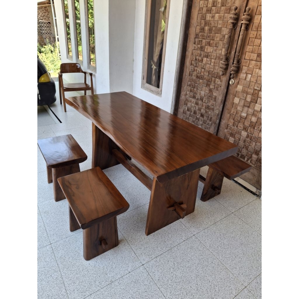 Meja Makan Set  Kayu Trembesi solid Utuh