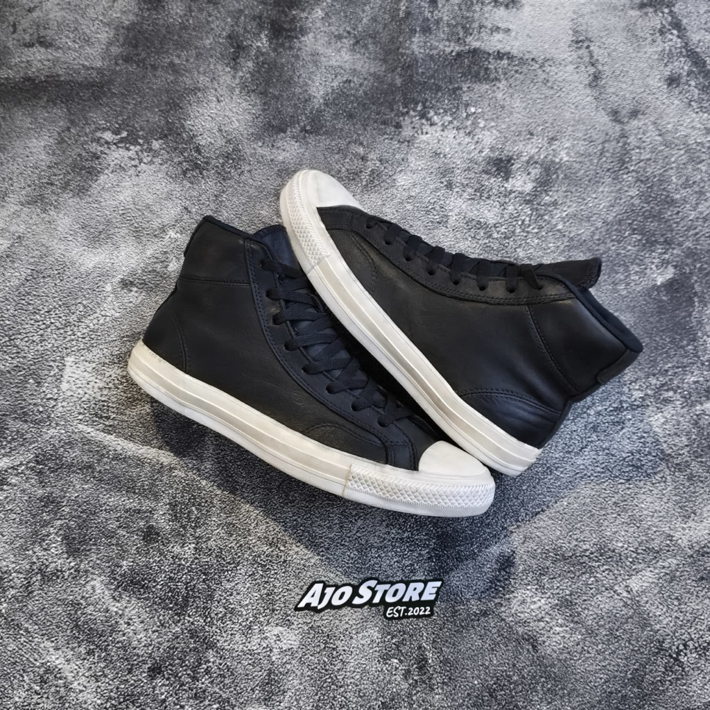 Sepatu converse kulit
