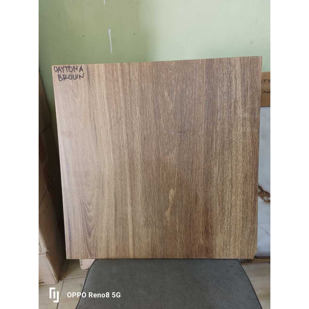 KERAMIK LANTAI MATT 50X50 PLATINUM DAYTONA BROWN KW A KERAMIK LANTAI KASAR KERAMIK LANTAI 50X50 KERA