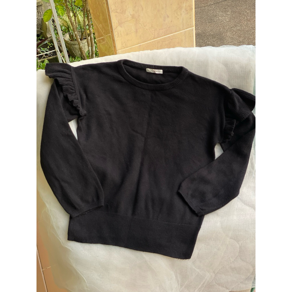 PRELOVED PL sweater rajut adem lengan rampel rample hitam anak tanggung branded GU size 120