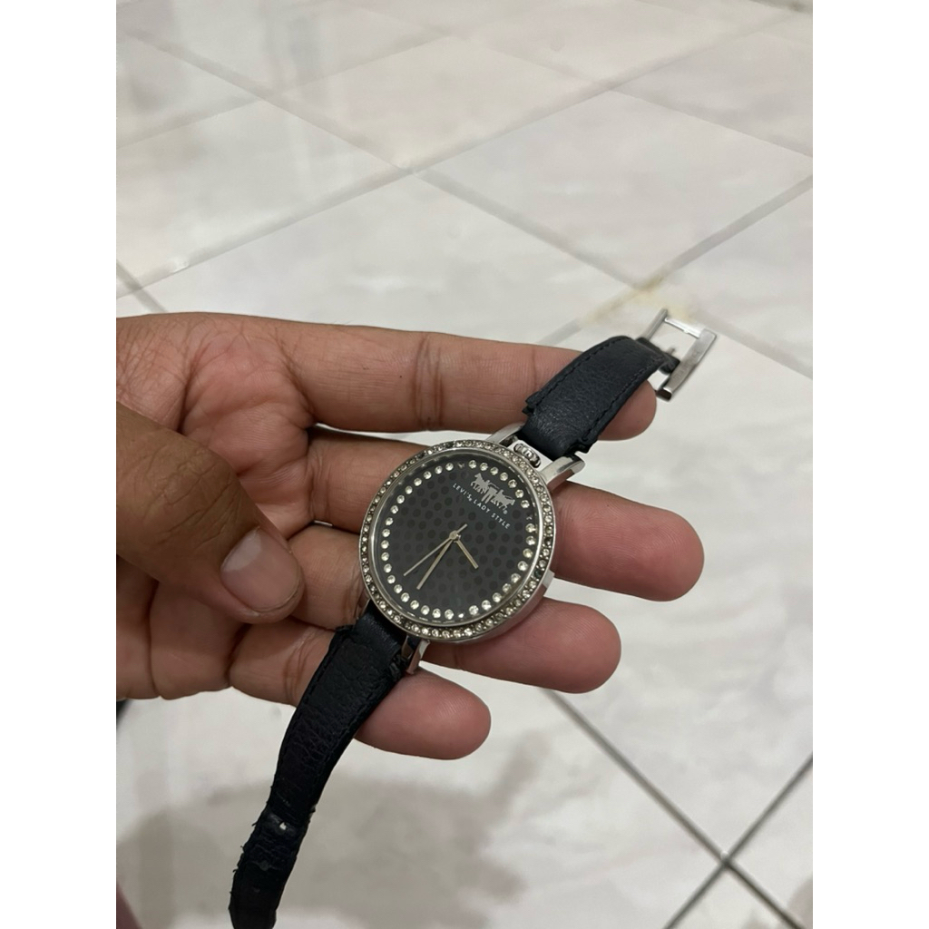 jam tangan seken levs preloved original