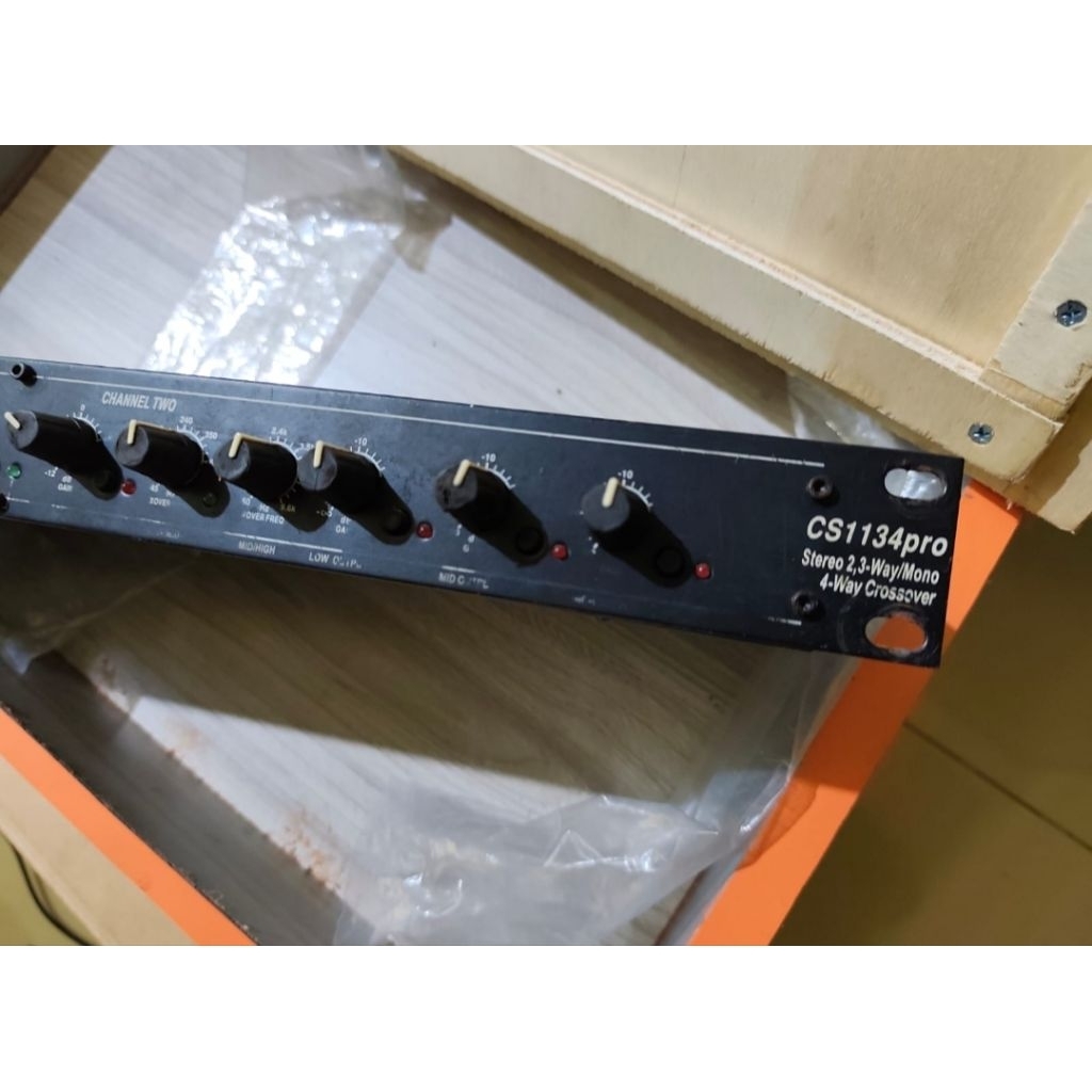crossover aktif soundlab cs1134 pro stereo 2,3-way / mono 4 way (made in USA)
