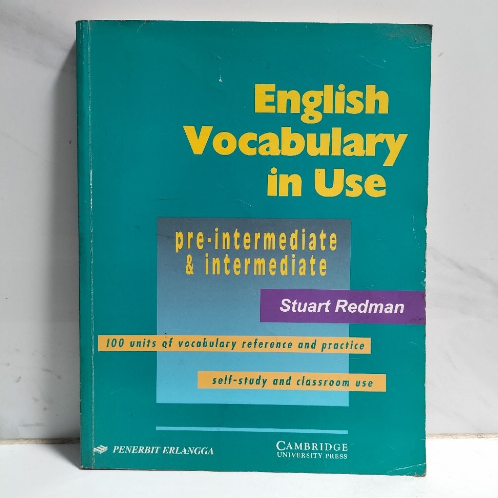 Buku ENGLISH VOCABULARY IN USE / pre - intermediate & intermediate / Stuart Redman / 100 units of VO