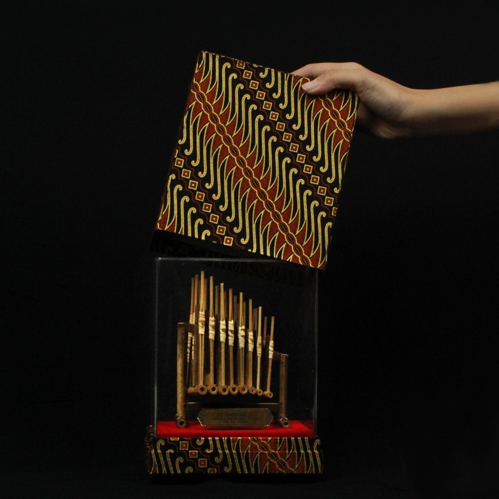 Souvenir Cinderamata Miniatur Angklung Exclusive Tutup Akrilik 21,5 x 15 x 9 cm