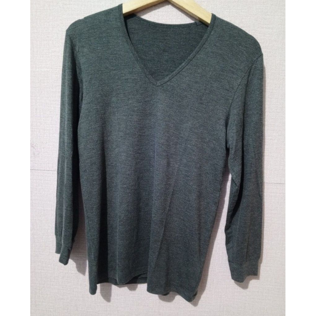 baju kaos lengan panjang vneck uniqlo heattech abu size S second